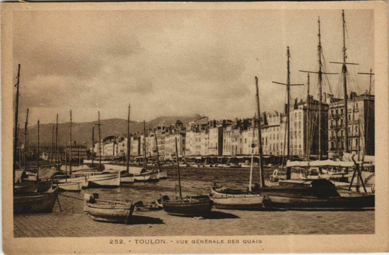 Carte postale ancienne Toulon vue generale des Quais France à Toulon