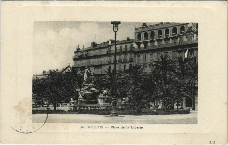 Carte postale ancienne Toulon Place de la Liberte France à Toulon