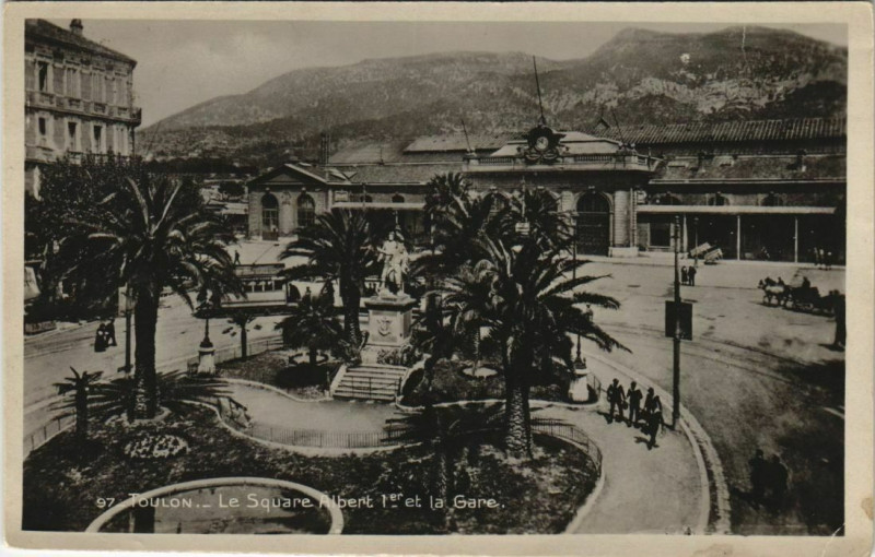 Carte postale ancienne Toulon Le Square Albert 1er et la Gare France à Toulon