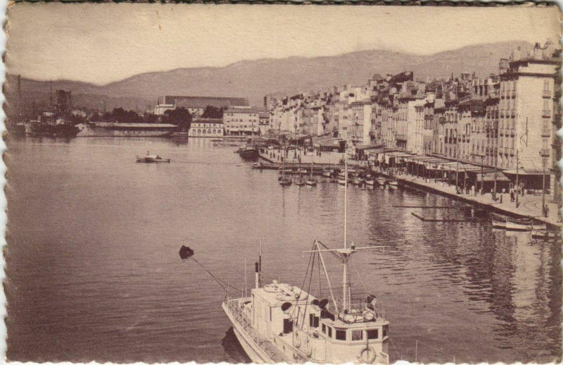 Carte postale ancienne Toulon vue generale des Quais France à Toulon