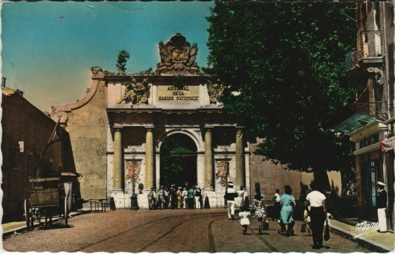 Carte postale ancienne Toulon Porte principale de l'Arsenal France à Toulon