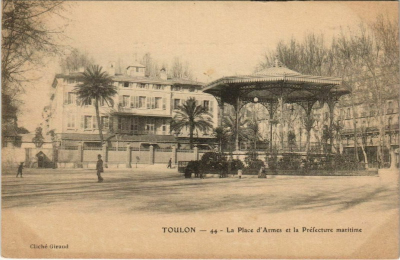 Carte postale ancienne Toulon Place d'Armes et Prefecture Maritime France à Toulon