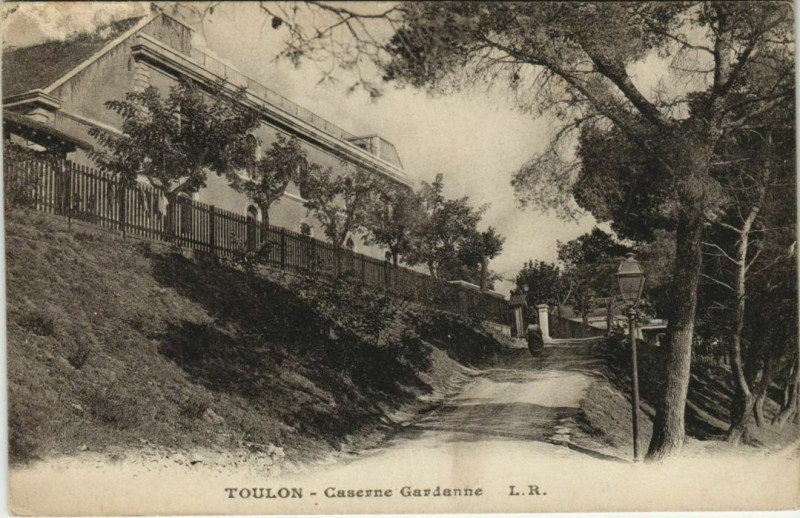 Carte postale ancienne Toulon Caserne Gardanne France à Toulon
