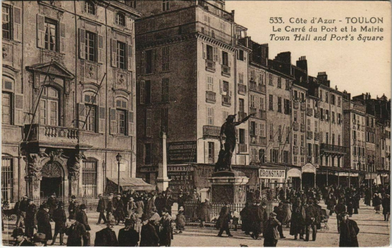 Carte postale ancienne Toulon Le Carre du Port et la Mairie France à Toulon
