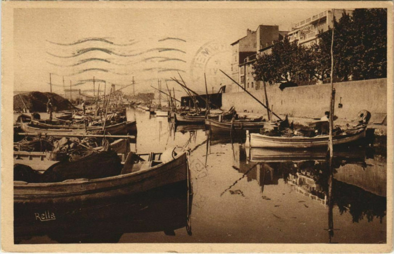 Carte postale ancienne Toulon Un coin du Port Marchand France à Toulon