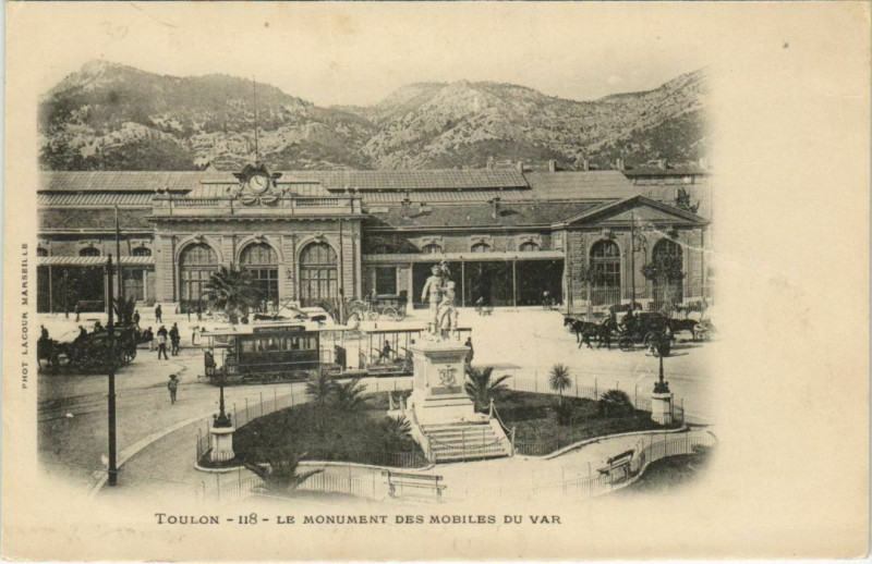 Carte postale ancienne Toulon Monument des Mobiles du Var France à Toulon
