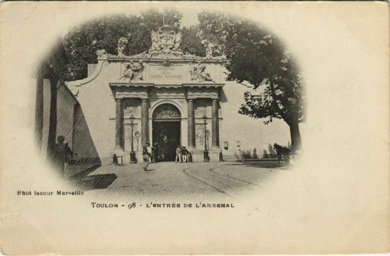 Carte postale ancienne Toulon Entree de l'Arsenal France à Toulon