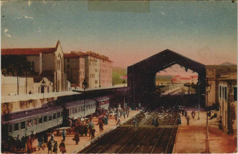 Carte postale ancienne Toulon vue generale des quais de la Gare France à Toulon