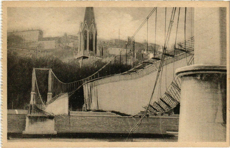 Carte postale ancienne Lyon- Passerelle Saint Georges France à Lyon