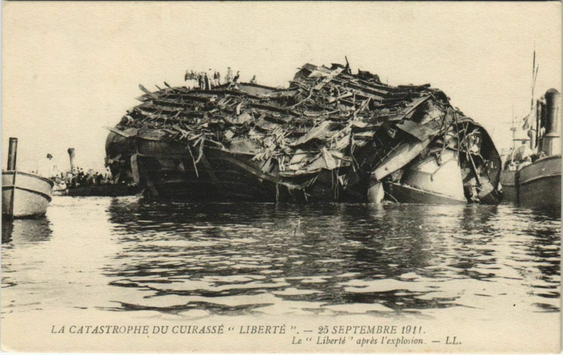 Carte postale ancienne Toulon Catastrophe du Liberte France à Toulon