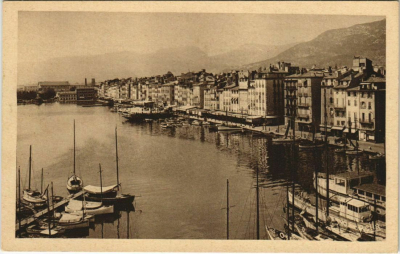 Carte postale ancienne Toulon Le Port et les Quais France à Toulon