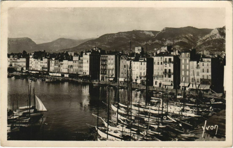 Carte postale ancienne Toulon Le Port et panorama sur la ville France à Toulon