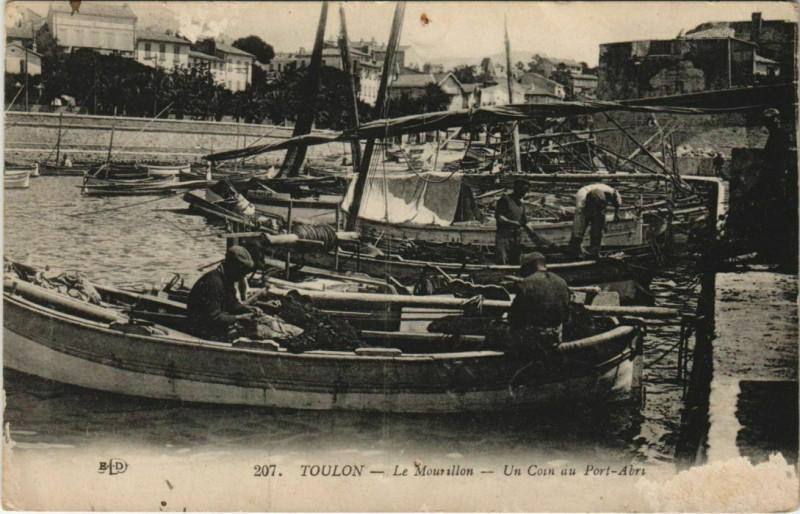 Carte postale ancienne Toulon Le Mourillon ,Un coin au Port Abri France à Toulon