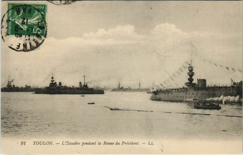Carte postale ancienne Toulon Escadre pendant la Revue du President France à Toulon