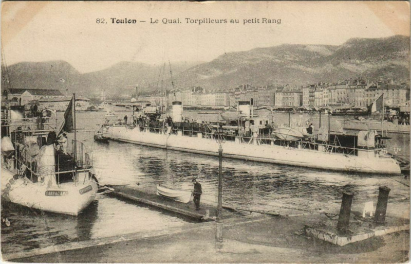 Carte postale ancienne Toulon Le Quai Torpilleurs au petit Rang France à Toulon