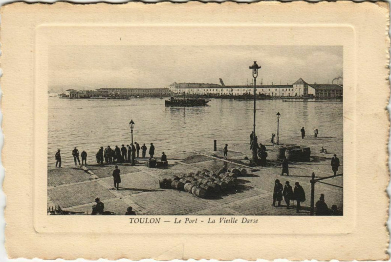 Carte postale ancienne Toulon Le Port ,La Vieille Darse France à Toulon