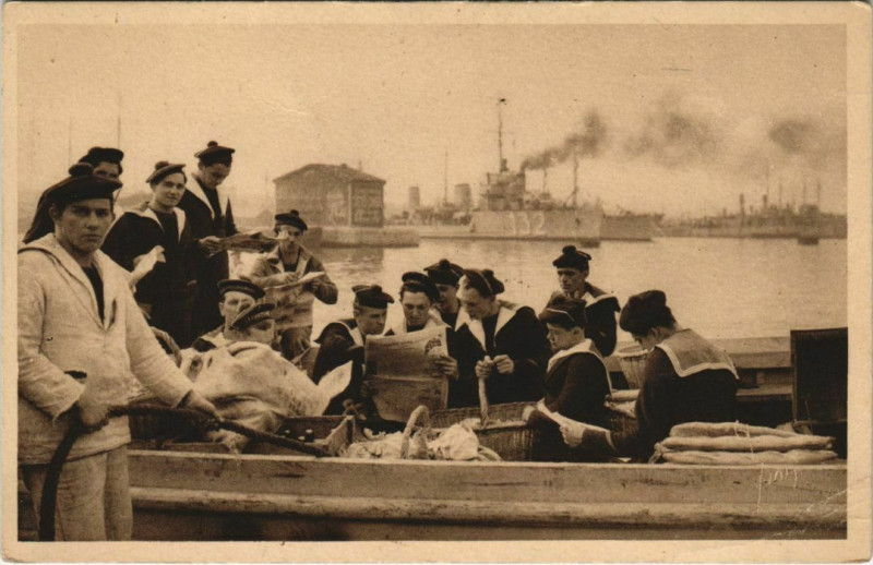 Carte postale ancienne Toulon Les gars de la Marine France à Toulon