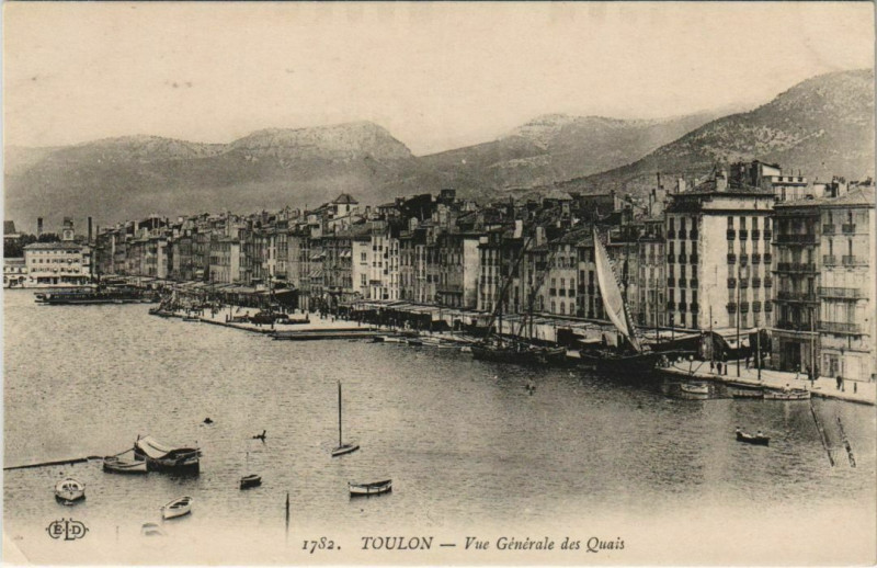 Carte postale ancienne Toulon vue generale des Quais France à Toulon