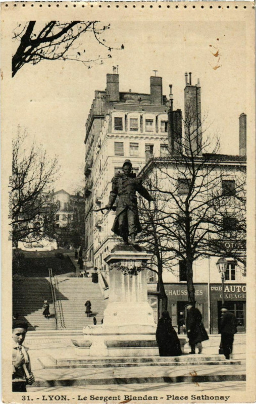 Carte postale ancienne Lyon- Le Sergent Blandan, Place Sathonay France à Lyon