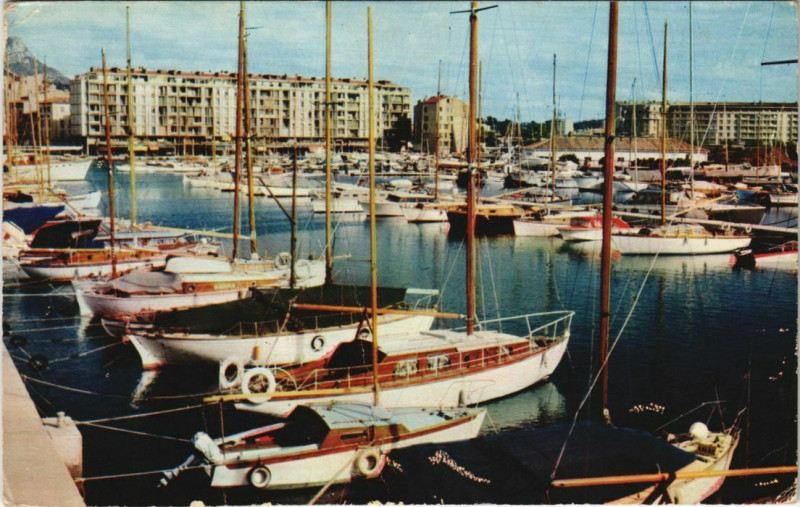 Carte postale ancienne Toulon Le Port et les Quais des Yachts France à Toulon