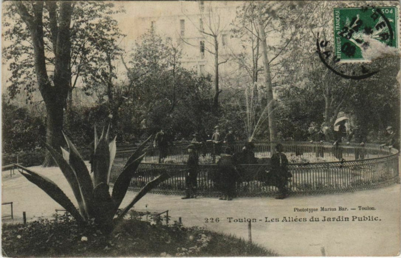 Carte postale ancienne Toulon Les Allees du Jardin Public France à Toulon