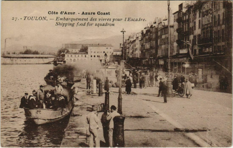 Carte postale ancienne Toulon Embarquement des vivres pour l'Escadre France à Toulon