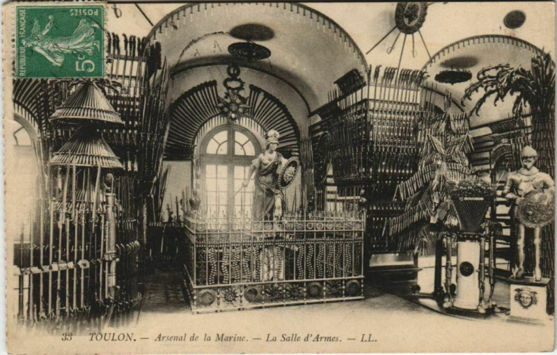 Carte postale ancienne Toulon Arsenal de la Marine ,La Salle d'Armes France à Toulon