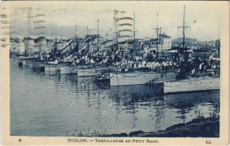 Carte postale ancienne Toulon Torpilleurs au Petit Rang France à Toulon