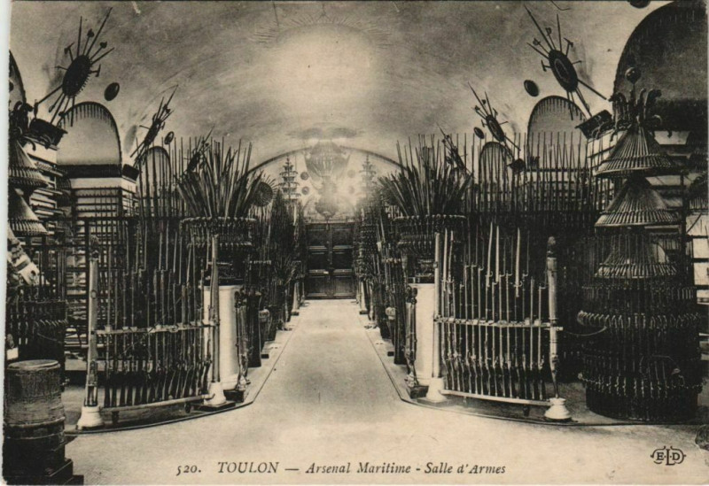 Carte postale ancienne Toulon Arsenal Maritime ,Salle d'Armes France à Toulon