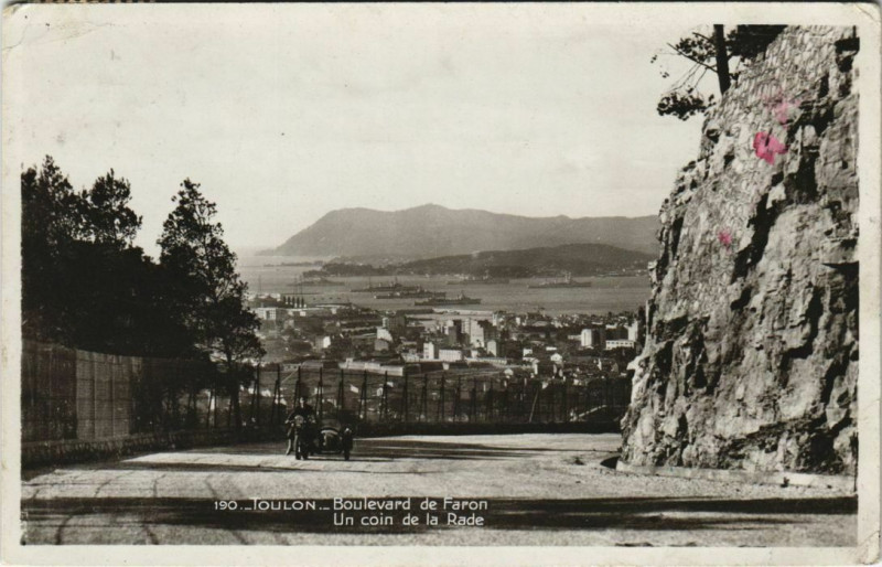 Carte postale ancienne Toulon Boulevard de Faron ,un coin de la Rade France à Toulon