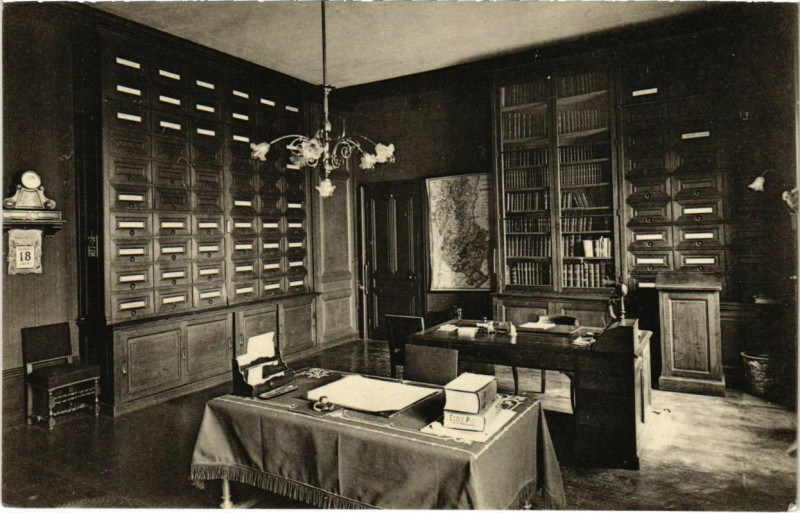 Carte postale ancienne Lyon- Conseil general du Rhone,Bureau du Secretariat France à Lyon