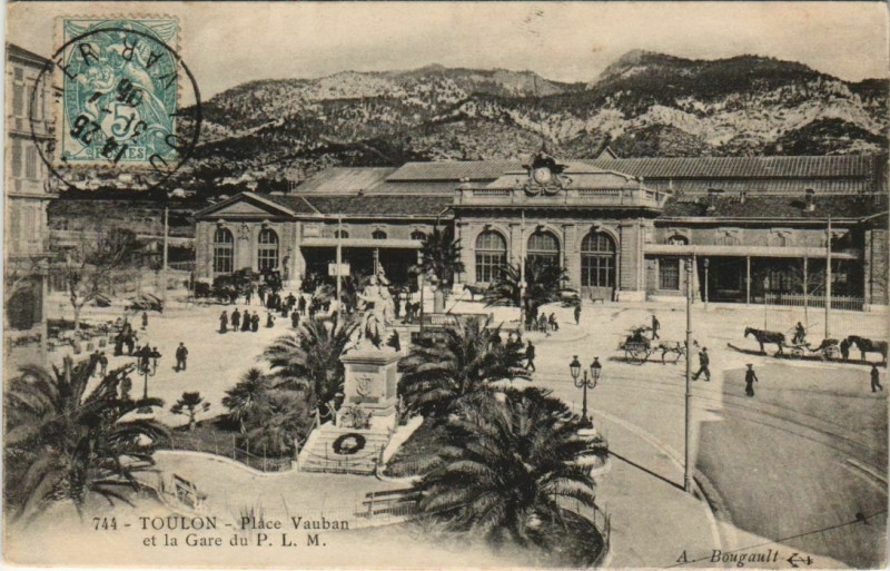 Carte postale ancienne Toulon Place Vauban et la Garedu P.L.M. France à Toulon