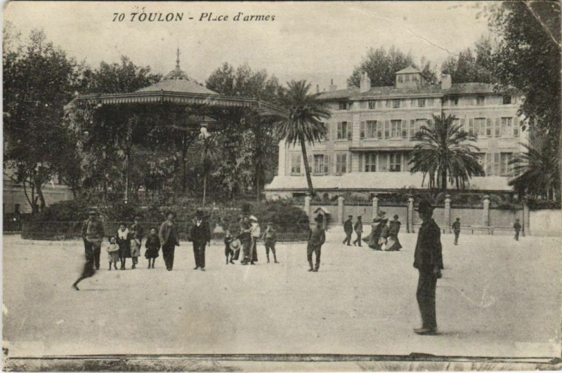 Carte postale ancienne Toulon Place d'Armes France à Toulon