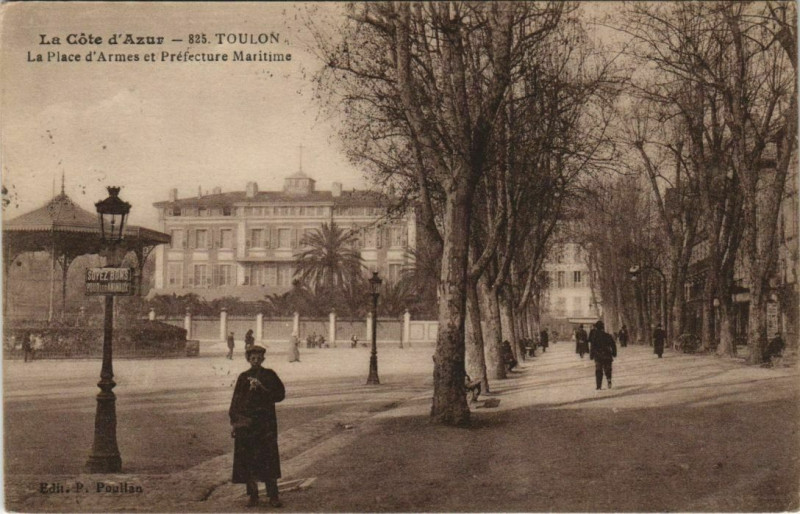 Carte postale ancienne Toulon La Place d'Armes et Prefecture Maritime France à Toulon