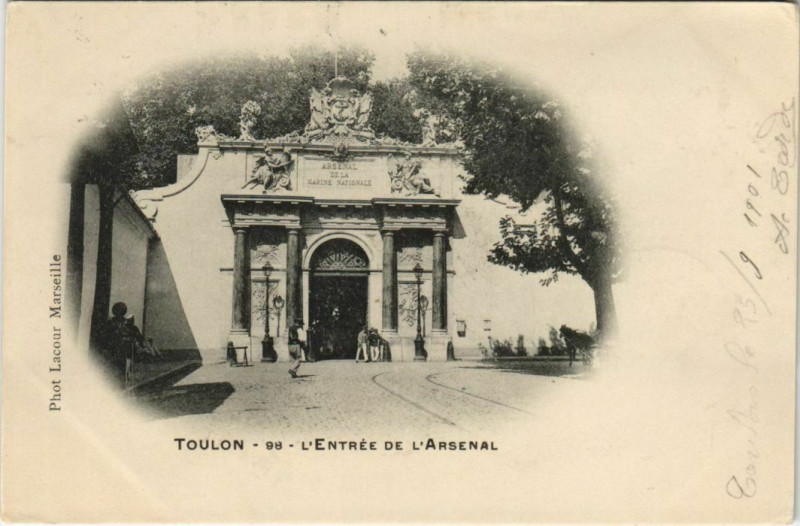 Carte postale ancienne Toulon Entree de l'Arsenal France à Toulon