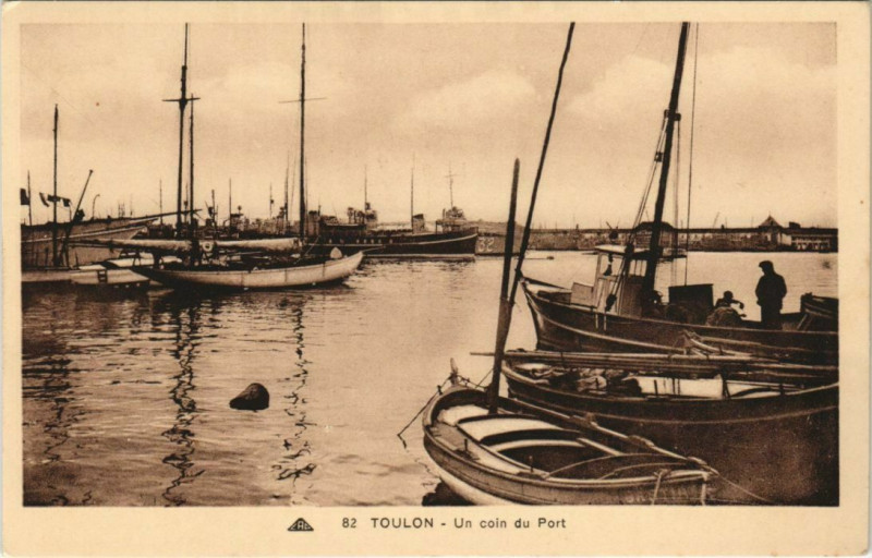 Carte postale ancienne Toulon Un coin du Port France à Toulon