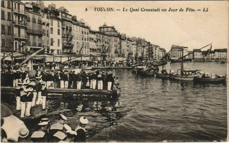 Carte postale ancienne Toulon Le Quai Cronstadt un Jour de Fete France à Toulon