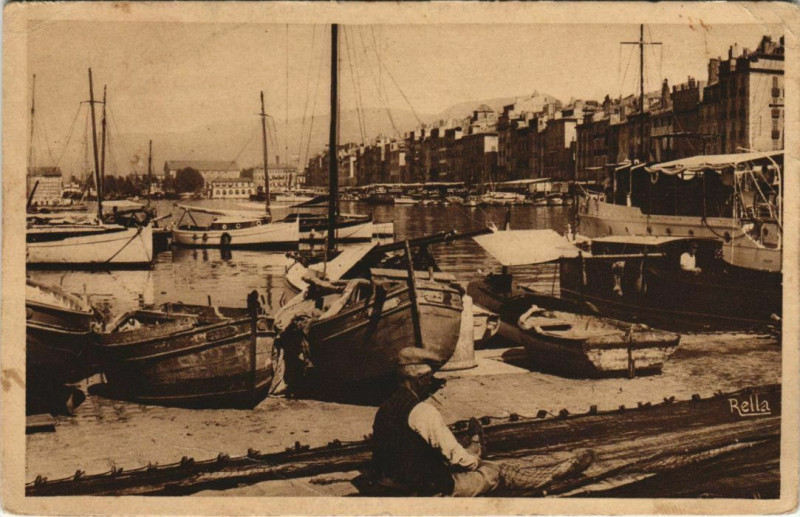 Carte postale ancienne Toulon Dans le Port France à Toulon