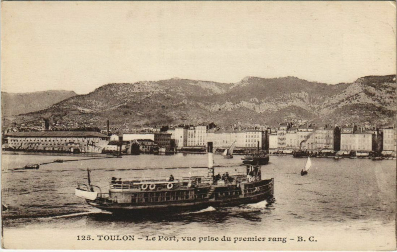 Carte postale ancienne Toulon Le Port France à Toulon