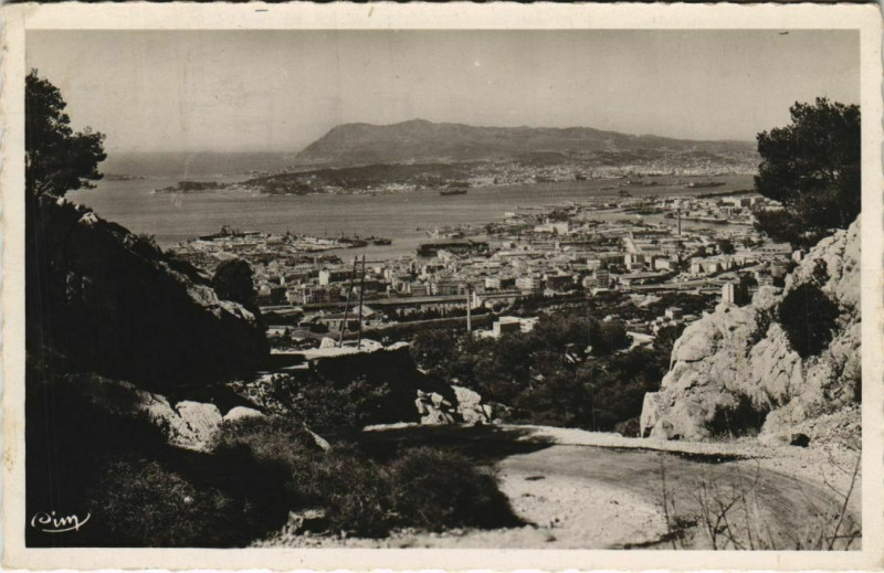 Carte postale ancienne Toulon vue generale prise du Faron France à Toulon