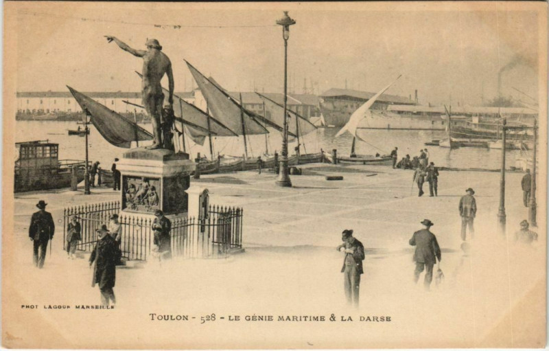 Carte postale ancienne Toulon Le Genie Maritime et la Darse France à Toulon