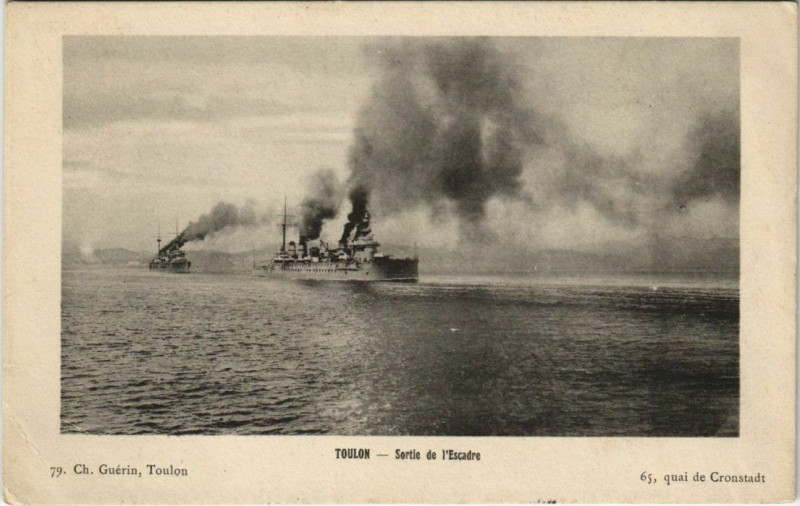 Carte postale ancienne Toulon Sortie de l'Escadre France à Toulon