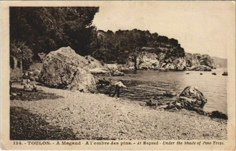 Carte postale ancienne Toulon A Magaud, a l'ombre des pins France à Toulon
