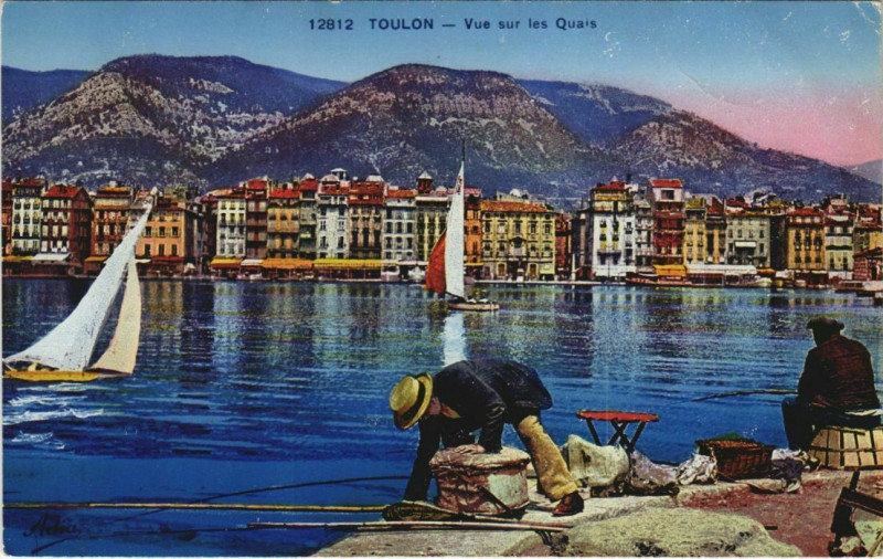 Carte postale ancienne Toulon vue sur les Quais France à Toulon