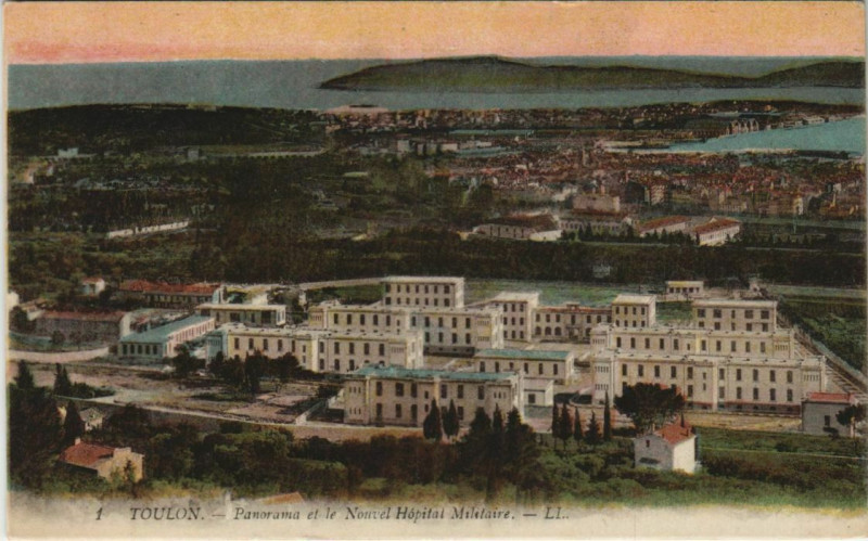 Carte postale ancienne Toulon panorama et le Nouvel Hopital Militaire France à Toulon
