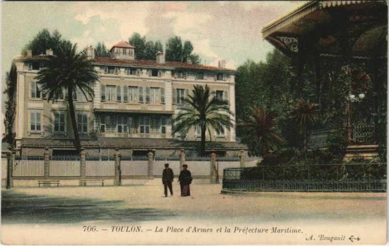 Carte postale ancienne Toulon Place d'Armes et la Prefecture Maritime France à Toulon