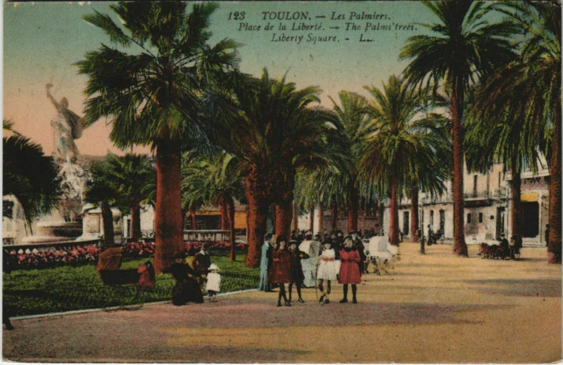 Carte postale ancienne Toulon Les Palmiers ,Place de la Liberte France à Toulon