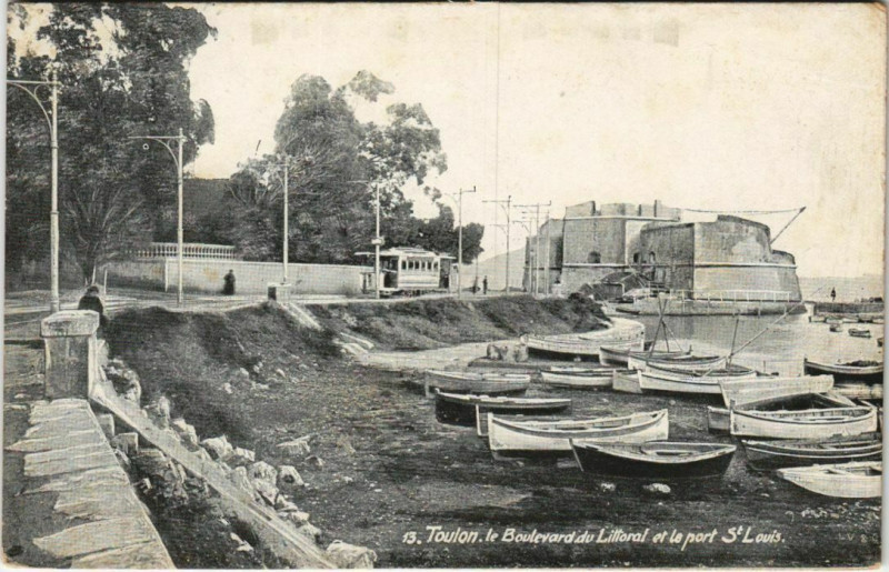 Carte postale ancienne Toulon Boulevard du Littoral et le port Saint-Louis France à Toulon
