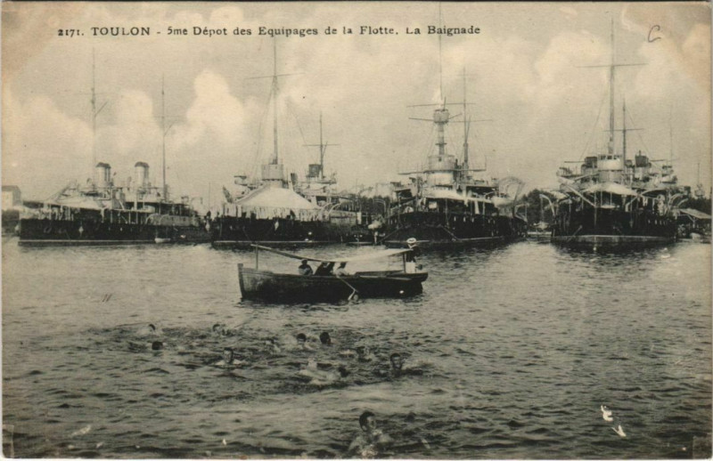 Carte postale ancienne Toulon 5me Depot des Equipages de la Flotte France à Toulon