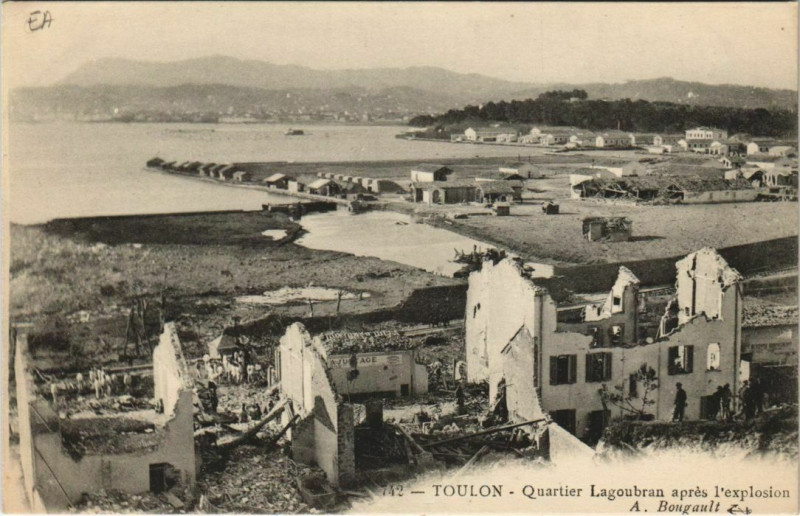 Carte postale ancienne Toulon Quartier Lagoubran apres l'esxplosion France à Toulon
